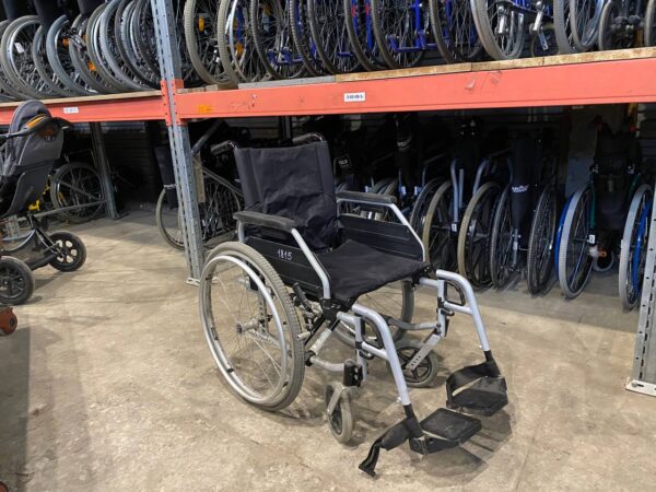Инвалидное кресло складное, сиденье 43 см, подлокотники откидные, ORTONICA BASE 195 17"