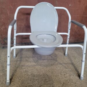 Стул-туалет с санитарным оснащением, до 100 кг, сиденье 20 см, РОССИЯ
