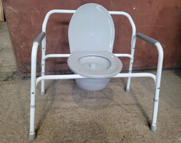 Стул-туалет с санитарным оснащением, до 100 кг, сиденье 20 см, РОССИЯ