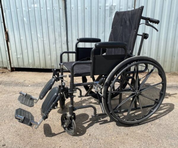 Инвалидное кресло складное, сиденье 46см, спинка наклонная, опора голени, МЕГА-ОПТ 514 А 18"