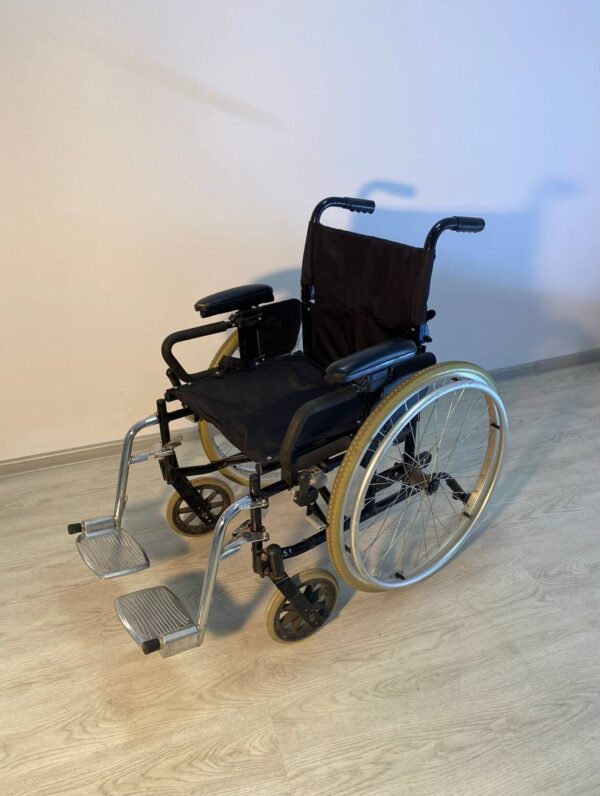 Инвалидное кресло складное, сиденье 44 см, спинка наклонная, KY954LGC 17"