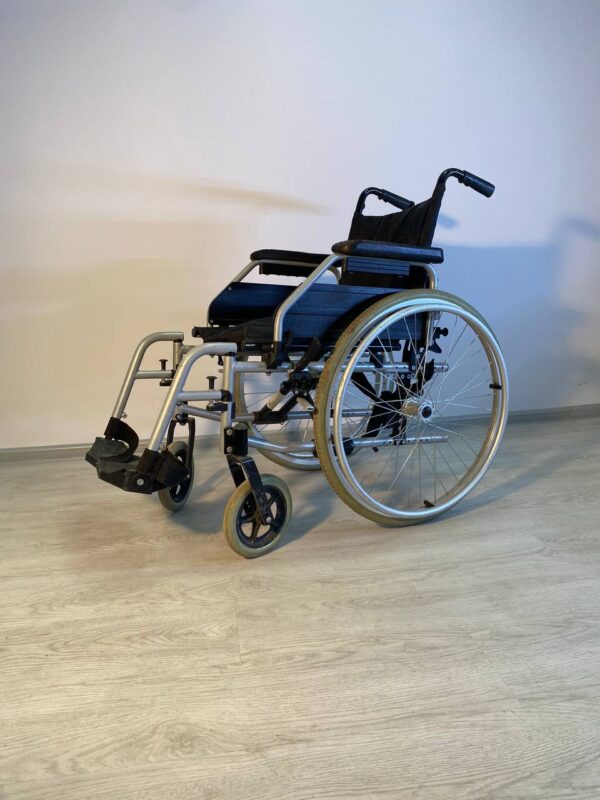 Инвалидное кресло складное, сиденье 39 см, подлокотники откидные, НОРМА 09